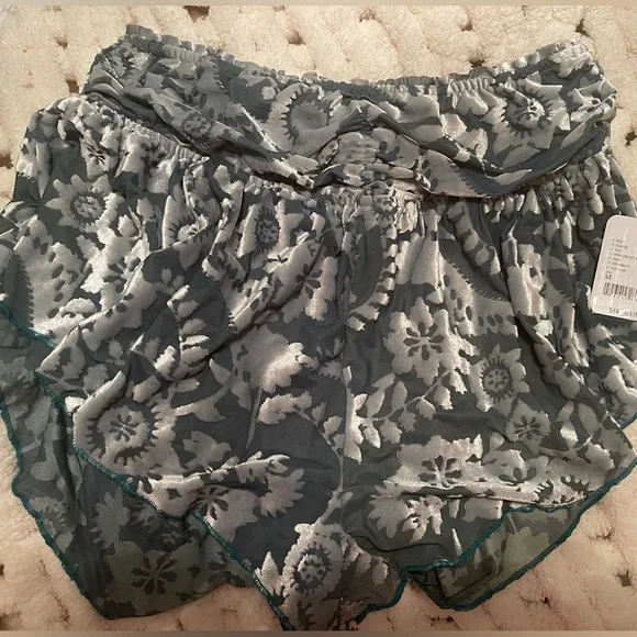 NWT FREE PEOPLE Green Snow Angel Micro Shorties SZ: M - Picture 5 of 6